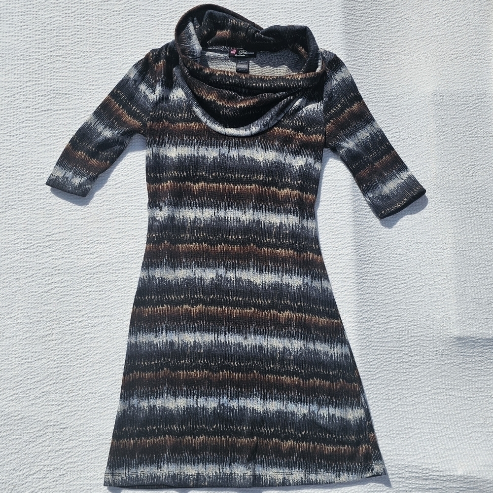 Love Delirious Los Angeles Dress size Small Scoup Turtle Neck multi color